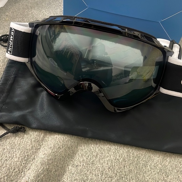 - MENS  BLACK SNOW MOBILE SKI SNOWBOARDING SNOW ACTIVITIES GOOGLES *NEW* - Picture 2 of 9